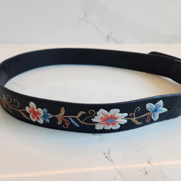 Johnny Was S/M Dark Navy Leather Belt with Floral Embroidery - Picture 9 of 10